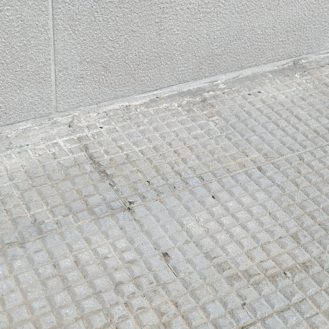 RIMUOVI RUGGINE BAUFER. Rimuove ruggine superficiale da pavimenti e rivestimenti